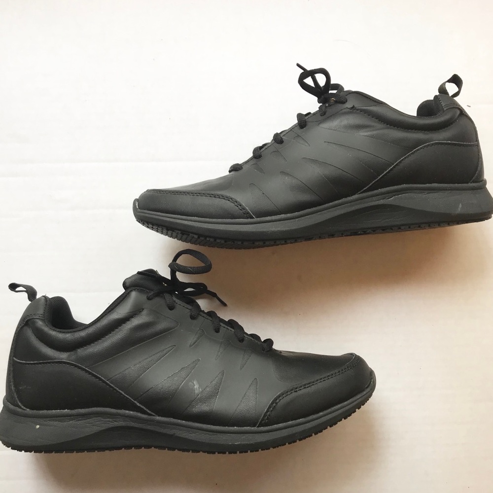 Tredsafe | working nonslip shoes restaurant tread